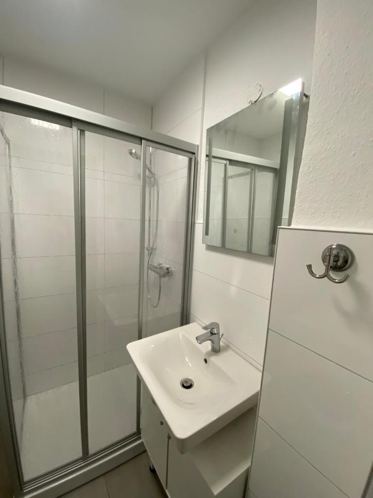 Zur Schleuse - Ferienwohnung Bis 6 Personen Mit Gem Garten ロストック エクステリア 写真